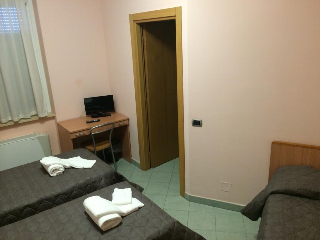Hh Il Gabbiano Hotel La Spezia Bilik gambar